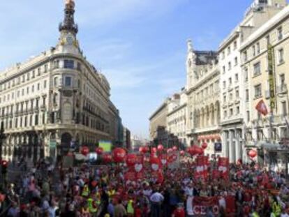 Más de un millar de personas, mayoritariamente familias, participaron en la III Marcha por la Vida en Madrid