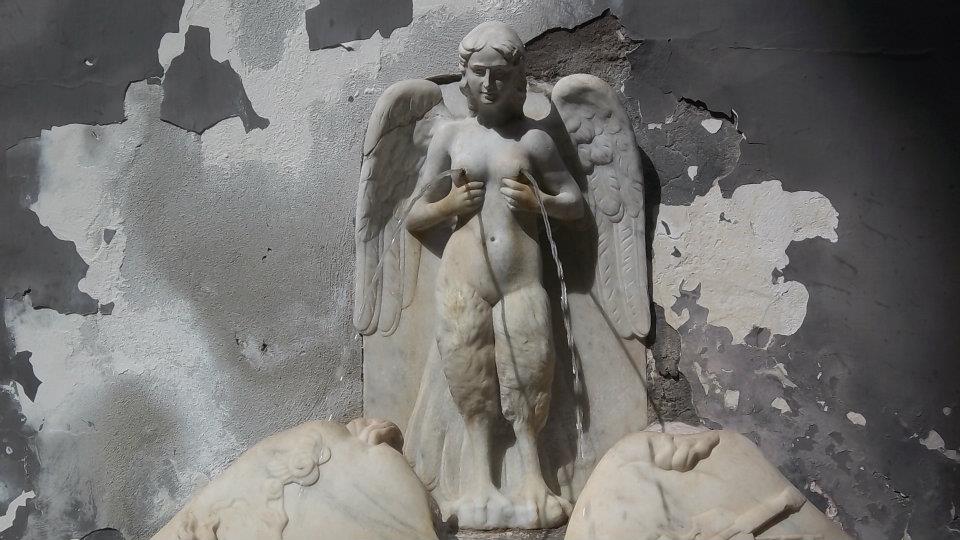 La sirena de la fuente de Spinacorona, en Nápoles.