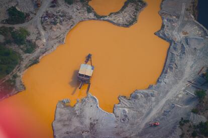 El daño que hacen las dragas y la minería ilegal en el Bajo cauca Antioqueño