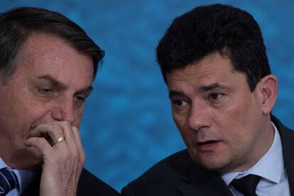 El presidente Bolsonaro (izquierda) y su ministro de Justicia, Sérgio Moro.
