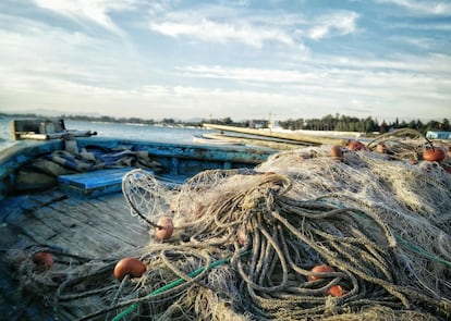 Redes de pesca en desuso en la costa vasca.