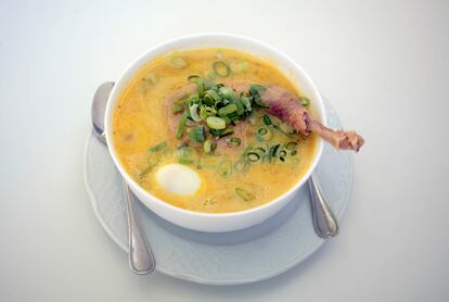 Caldo de gallina de La Taberna Peruana.