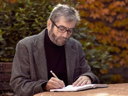 Antonio Muñoz Molina, fotografiado en su casa madrileña en 2009.