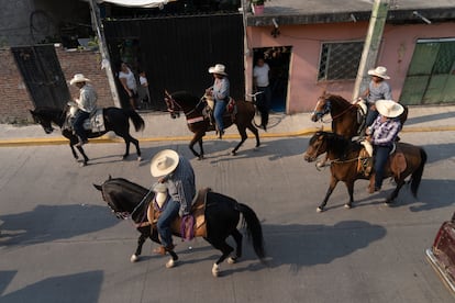 Cabalgata de ganaderos en la Feria de Xoxocotla, Morelos, el 6 de mayo de 2022.