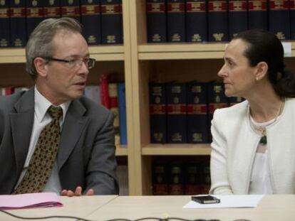 El presidente de la Audiencia Provincial de Castell&oacute;n, Jos&eacute; Manuel Marco, con la presidenta del TSJ valenciano, Pilar de la Oliva.