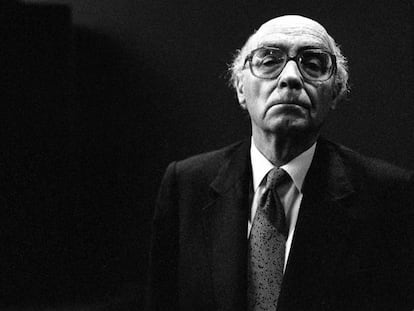 O escritor José Saramago, em fevereiro de 1998, em Barcelona.