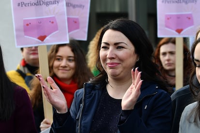 A sus 39 años, Monica Lennon ha conseguido que Escocia apruebe una legislación pionera en todo el mundo.