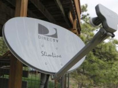 Antena por sat&eacute;lite de DirecTV en Colorado, EE UU. 