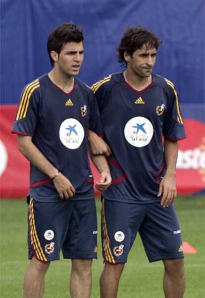 Cesc y Raúl, durante el entrenamiento de ayer.