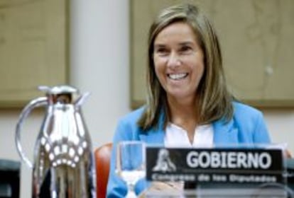 La ministra de Sanidad, Ana Mato, durante su comparecencia ante la Comisión de Sanidad del Congreso.