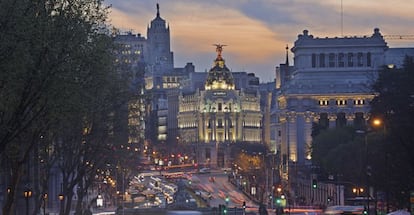 Panor&aacute;mica de la Plaza de Cibeles, en Madrid, y la confluencia de la calle Alcal&aacute; con la Gran V&iacute;a.