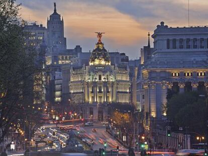 Panor&aacute;mica de la Plaza de Cibeles, en Madrid, y la confluencia de la calle Alcal&aacute; con la Gran V&iacute;a.