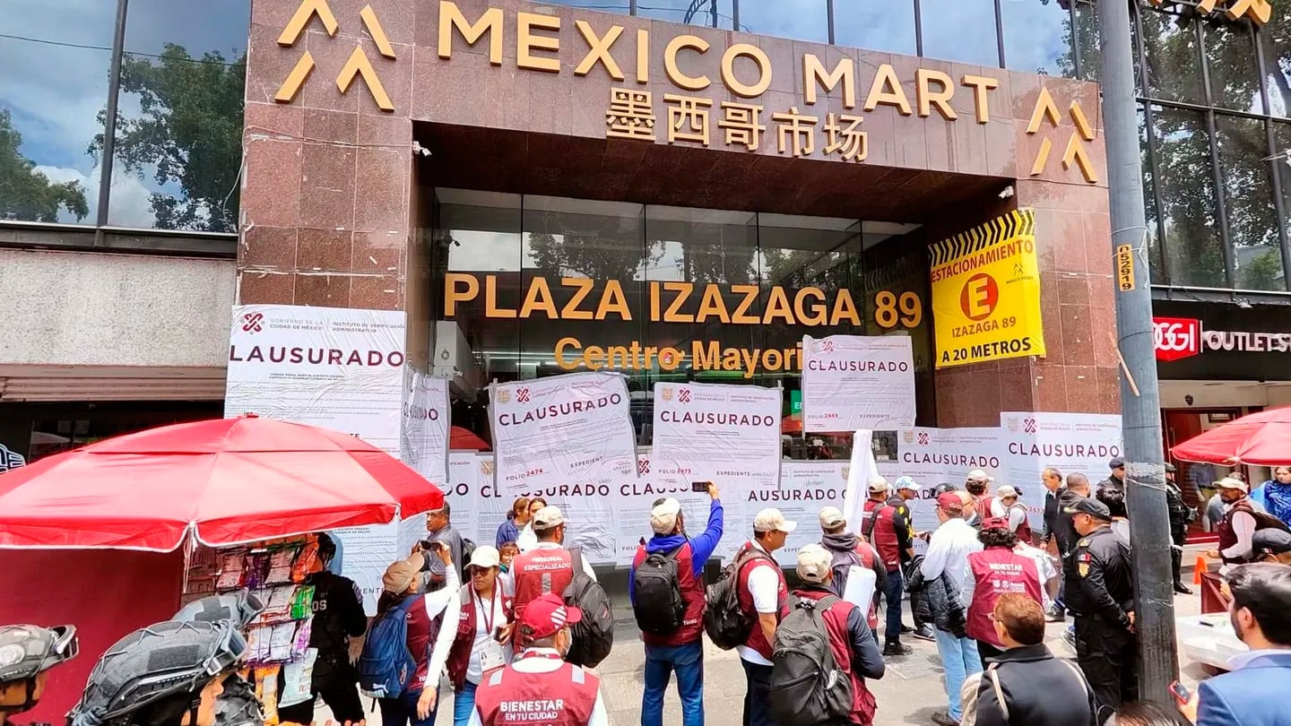 Golpe al corazón del comercio chino en Ciudad de México: el Gobierno incauta más de 90.000 productos y cierra el edificio en Izazaga 89