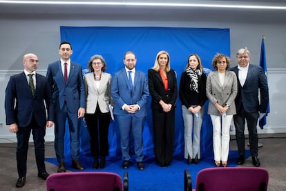 Miembros de la delegación de la UE que visitó España para abordar los crímenes sin resolver de ETA, este viernes en Madrid.