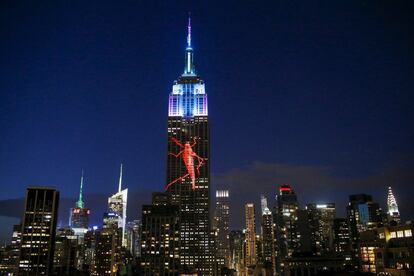 El Empire State, uno de los rascacielos más conocidos de Nueva York, se iluminó la noche del sábado con imágenes de animales en peligro de extinción.