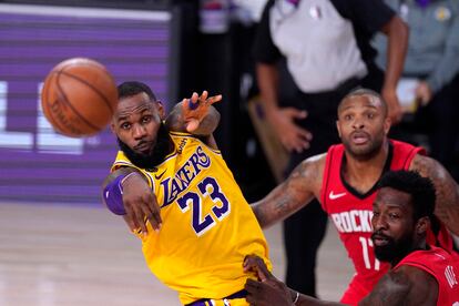 LeBron James, en el partido entre los Lakers y los Rockets.