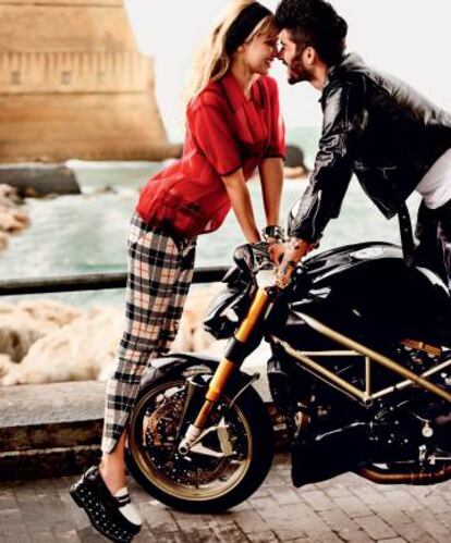Gigi Hadid y Zayn Malik en una image de 'Vogue' tomada por Mario Testino.
