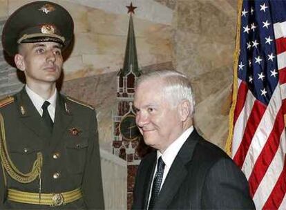 El secretario de Defensa de EE UU, Robert Gates, antes de la reunión con su homólogo ruso, Anatoli Serdiukov