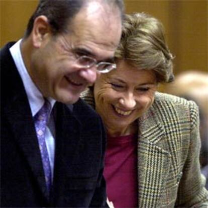 El presidente Manuel Chaves, ayer con la consejera Magdalena Álvarez.