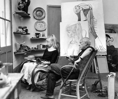 Pablo Picasso y su modelo Sylvette David, en 1954.
