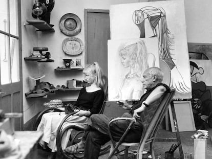 Pablo Picasso y su modelo Sylvette David, en 1954.