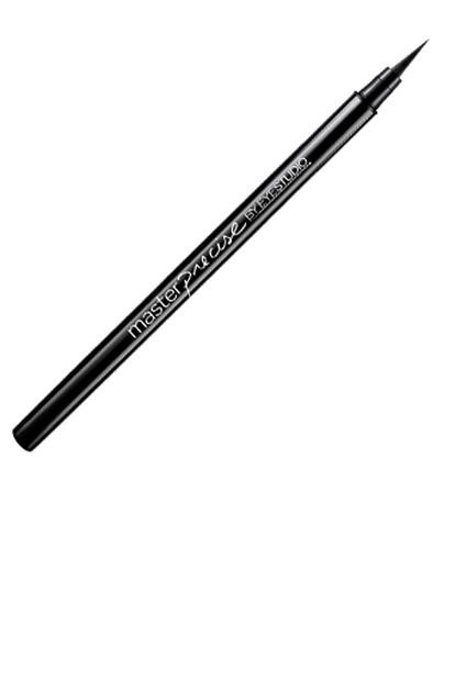 'Eye Studio Master Precise Ink Pen Eyeliner' de Maybelline. Su punta de fieltro hace que el producto no se seque ni queden espacios al aplicarlo (7 euros aproximadamente).