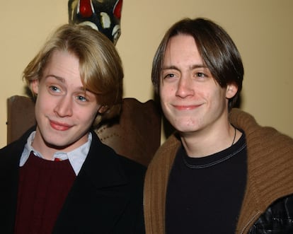 Macaulay Culkin y Kieran Culkin durante el estreno en 2001 del musical 'Summer of 42' en Los Ángeles.