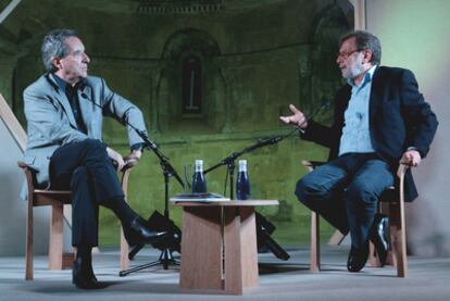 Iñaki Gabilondo y Juan Luis Cebrián, ayer en su charla en el Hay Festival de Segovia.