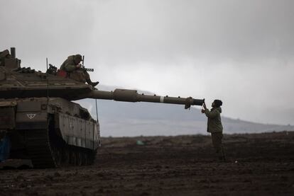 Soldados israeles participan en un entrenamiento militar en los Altos del Goln.