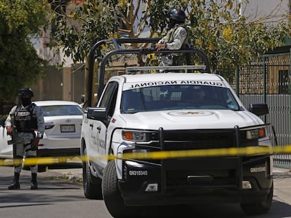 Elementos de la Guardia Nacional resguardan la zona tras una balacera en Guadalajara, Jalisco, el pasado 19 de abril.