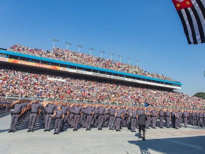 Cerimônia de formatura de policiais militares em São Paulo.