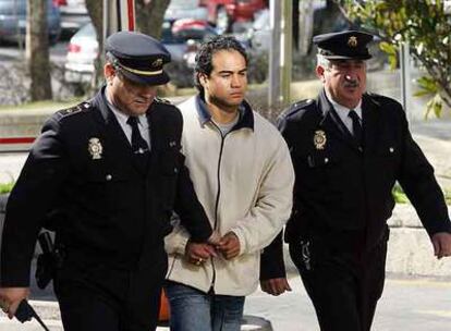 Eric Javier Velastegui, jefe de los Latin King, durante su procesamiento en la Audiencia Nacional, el año pasado.