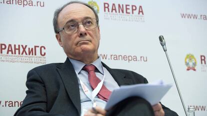El gobernador del Banco de España, Luis María Linde, en el Foro Gaidar en Moscú (Rusia).