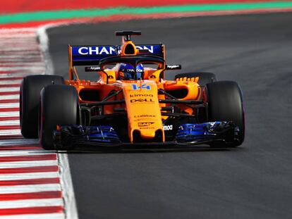 Fernando Alonso, durante los entrenamientos del viernes en Montmeló.