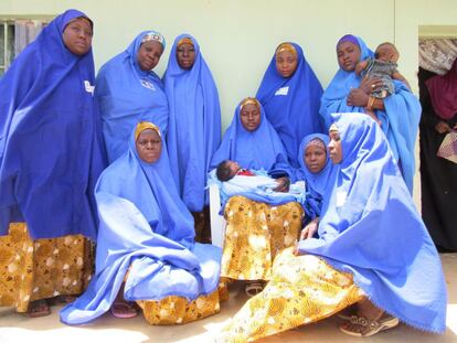 Ceremonia de bautismo de la peque&ntilde;a Fadila Aminu en Yan Gwarzo Kyalli, donde las voluntarias de Unicef aprovechan para inmunizar a los ni&ntilde;os.