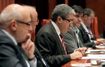 El consejero de Presidencia de la Generalitat, Francesc Homs, durante su comparecencia en la comisión de Asuntos Institucionales del Parlament.