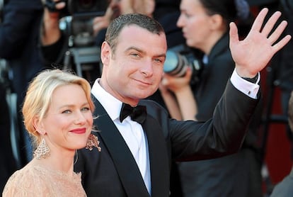 El actor estadounidense Liev Schreiber y su pareja, la actriz australiana Naomi Watts, llegan a la inauguración de la 69 edición del Festival Internacional de Cine de Venecia.