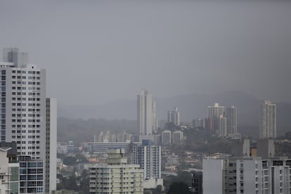 El incendio, que está situado en la periferia de la ciudad de Panamá, mantiene desde el pasado sábado un manto nuboso tóxico sobre la capital.