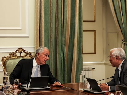 El presidente de Portugal, Marcelo Rebelo de Sousa, a la izquierda, conversaba con António Costa durante el Consejo de Estado celebrado el jueves en el palacio de Belém.