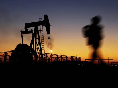 Plataforma de extracci&oacute;n de petr&oacute;leo en Bahrein.