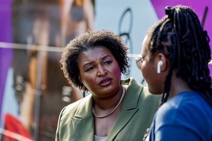 La candidata demócrata a gobernadora Stacey Abrams, durante un acto de campaña en Decatur (Georgia) el pasado uno de noviembre.