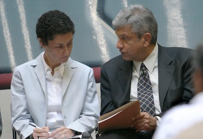 Andrés Manuel López Obrador y Claudia Sheinbaum, cuando fue secretaria de Medio Ambiente, en 2005.