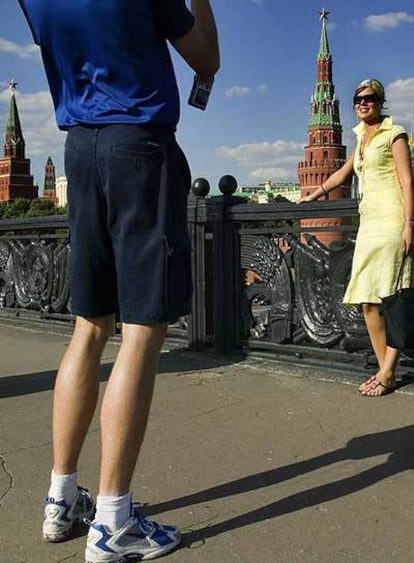 Las torres del Kremlin, desde uno de los puentes cercanos.