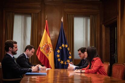 Reunión entre el presidente del PP, Pablo Casado, y la portavoz parlamentaria de Ciudadanos, Inés Arrimadas, junto Teodoro García Egea y José María Espejo-Saavedra, para hablar de coaliciones en elecciones autonómicas.