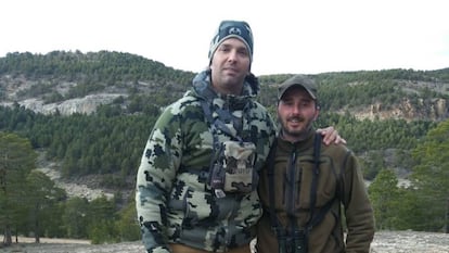 Donald Trump Jr (l) with local guide José Hernández.