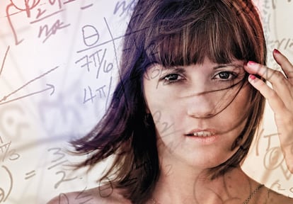 Barcelonesa. 36 años. Desde 2002 es investigadora en la Universidad de París 13. Su carácter abierto y la excelencia de su trabajo le han llevado a colaborar habitualmente con colegas de, por ejemplo, Estados Unidos y Suiza. Ha publicado en revistas norteamericanas como 'Annals of Probability'. Es especialista en probabilidad. Así que la pregunta es evidente: ¿qué probabilidad había de caer en esta tremenda crisis? "Es obvio que era predecible...". Pero: "La avaricia es algo que las matemáticas no pueden controlar".