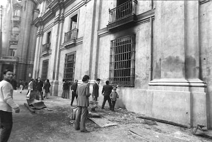 Palacio presidencial devastado tras el golpe de Estado liderado por el general Augusto Pinochet, en una imagen de archivo de 1973.