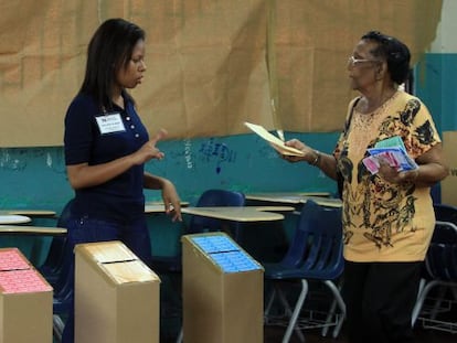 Panameños emiten su voto este domingo