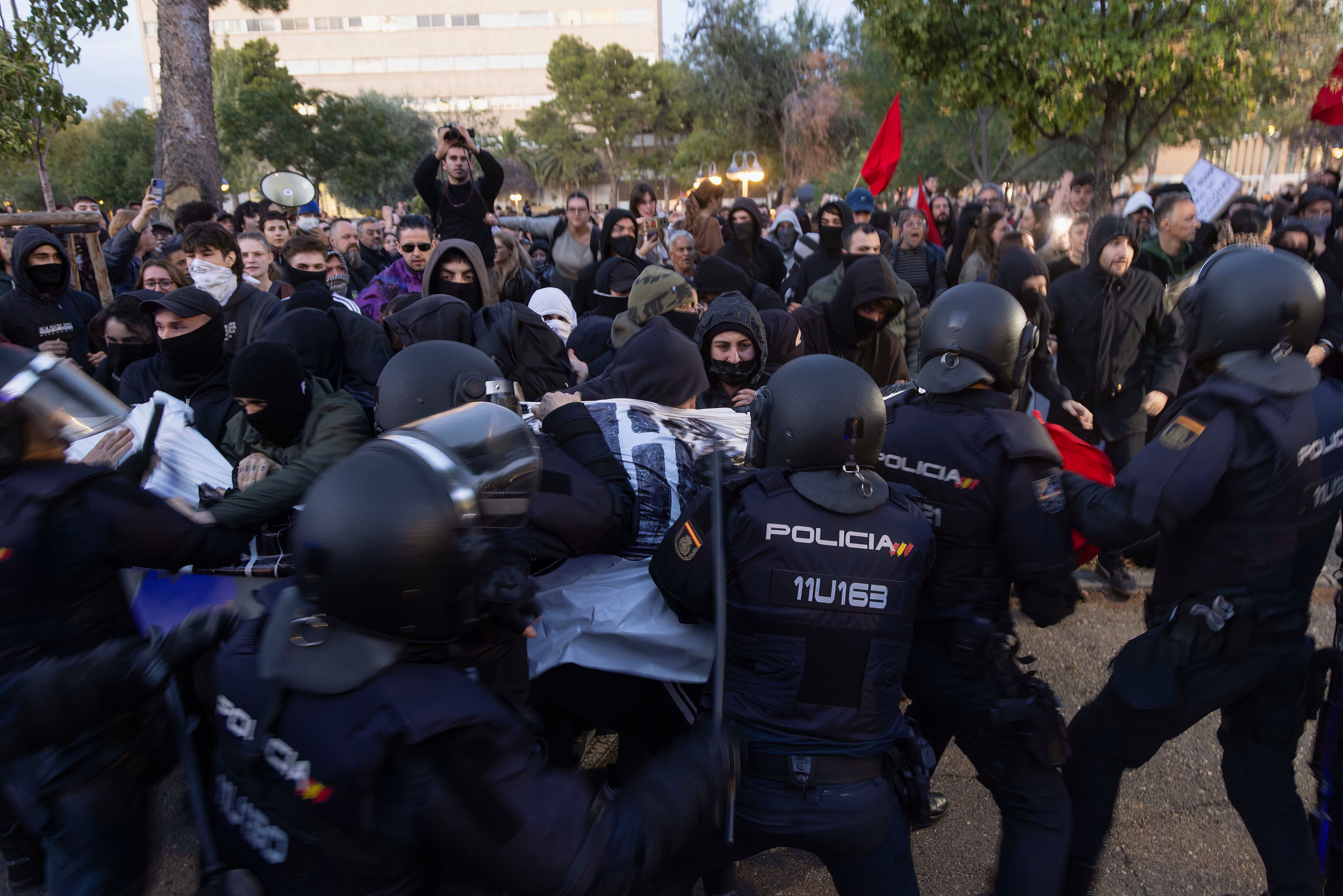 La Universidad de Deusto suspende su actividad en Bilbao por temor a incidentes en el acto de Vito Quiles