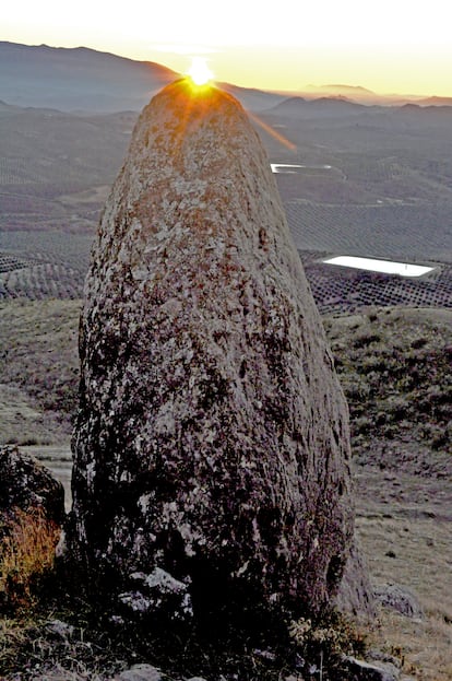 Morgendämmerung, Sonnenaufgang der Wintersonnenwende in El Fontanar, in einem Bild, das vom Universitätsinstitut für Forschung in iberischer Archäologie zur Verfügung gestellt wurde.
